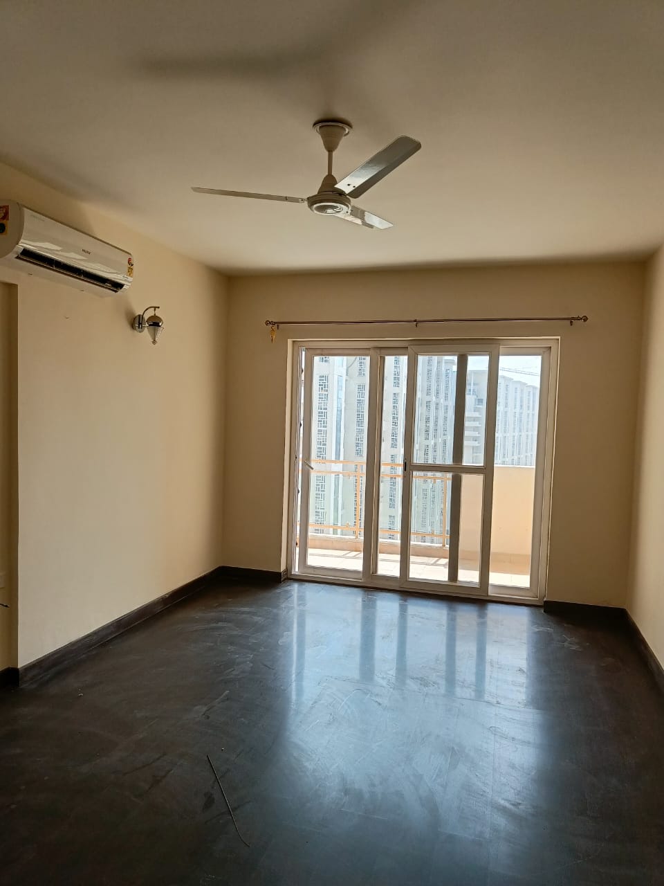 Resale 3 Bedroom 2066 Sq.Ft. Apartment in Golden Sand Apartments