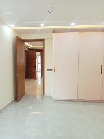 Room in 3 BHK Builder Floor at Sunehera Apna Ghar, Sector 55 – for Sale