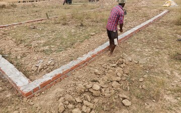 Plot For Sale in Maniram