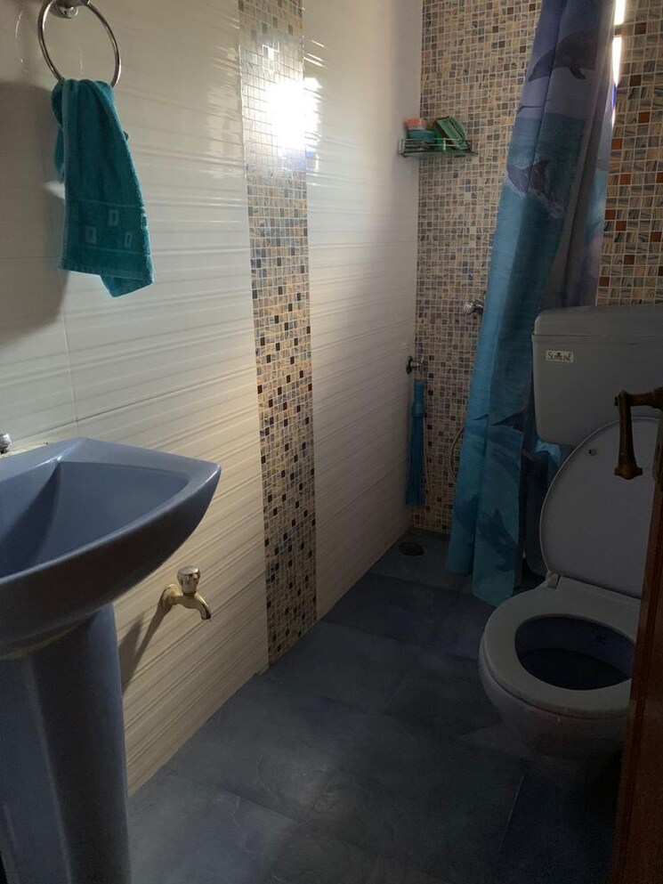 Bathroom, tilak-nagar-building 2 Bedroom 750 Sq.Ft. Apartment In Tilak Nagar Mumbai 7459045