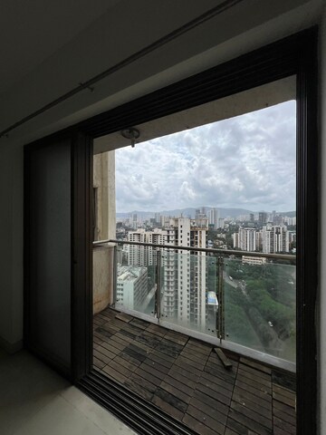 2 BHK Apartment For Sale in Lodha Luxuria, Majiwada