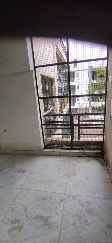 Room in 3 BHK Builder Floor at Mansarovar – for Sale