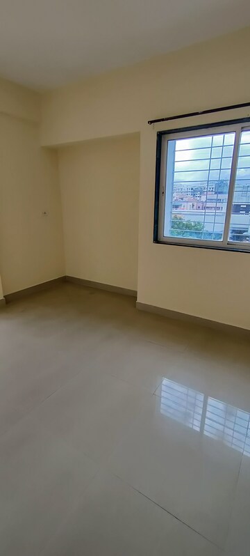 Room in 2 BHK Apartment at Vastuanand Apartment, Narhe – for Sale