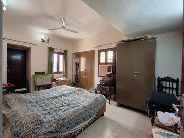 Bedroom in 3 BHK Builder Floor at Saket – for Sale