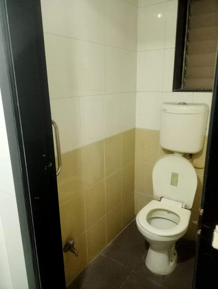 Bathroom, sumer-castle 3.5 Bedroom 2000 Sq.Ft. Apartment In Uthalsar Thane 7460023