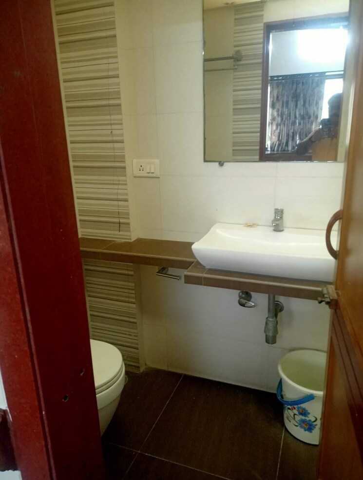 Bathroom, sumer-castle 3.5 Bedroom 2000 Sq.Ft. Apartment In Uthalsar Thane 7460023