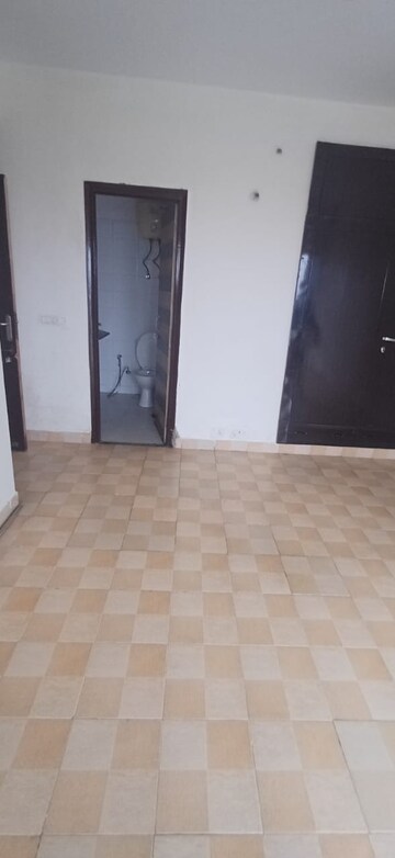 Room in 3 BHK Apartment at BPTP Princess Park, Sector 86 – for Sale