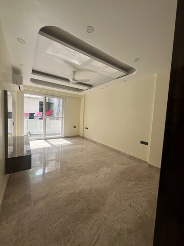 Room in 3.5 BHK Builder Floor at Unitech South City 1, Sector 41 – for Sale