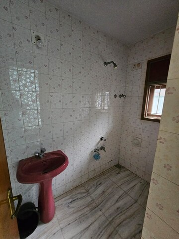 Bathroom in 4 BHK Villa at Nadoliya – for Sale