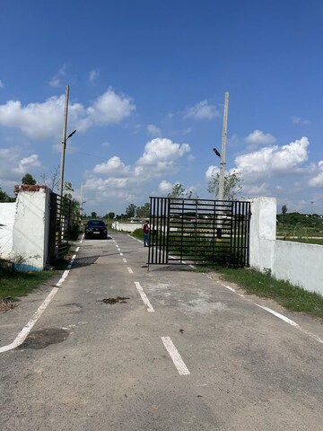  Plot – Exterior View View at Yamuna Expressway - for Sale