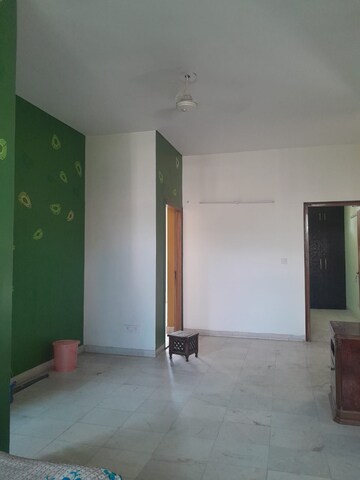 Room in 4 BHK Builder Floor at Sushant Lok 3, Sector 57 – for Sale