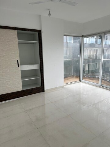 Room in 3 BHK Apartment at Louis Wadi – for Sale