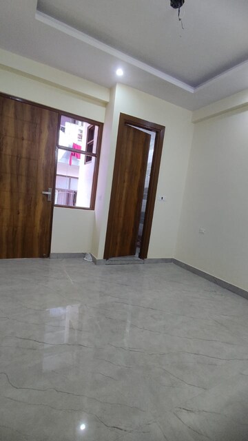 Room in 1 BHK Builder Floor at Sector 73 – for Sale