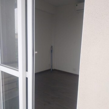 Room in 3 BHK Apartment at BPTP Parkland Pride Phase 2, Sector 77 – for Sale