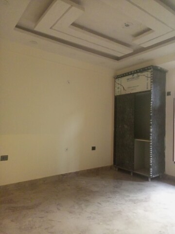 Room in 2 BHK Builder Floor at Sector 73 – for Sale