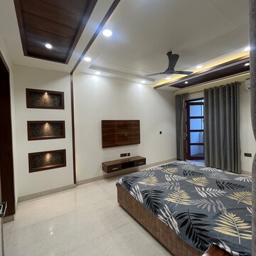 Room in 4 BHK Builder Floor at Puri Aman Vilas, Sector 89 – for Sale