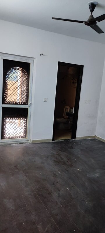 Room in 3 BHK Builder Floor at Bptp Park 81, Sector 81 – for Sale
