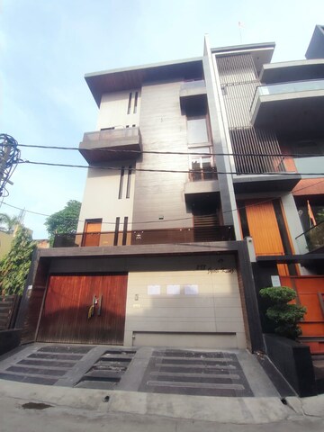Kitchen in 4 BHK Penthouse at BPTP Parklands, Sector 76 – for Sale