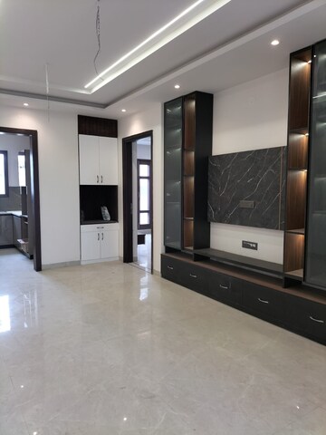 Room in 2 BHK Builder Floor at Sector 79 – for Sale