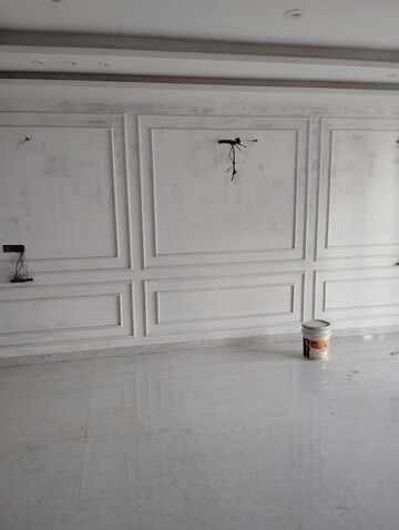 Room in 3 BHK Builder Floor at Sector 9 – for Sale