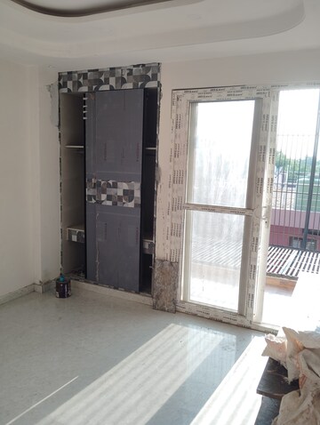 Room in 3 BHK Builder Floor at Sector 9 – for Sale