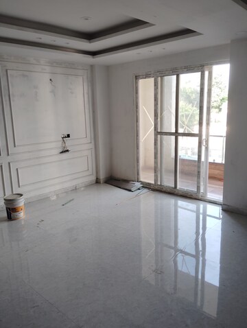Room in 3 BHK Builder Floor at Sector 9 – for Sale