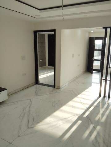 Room in 3 BHK Builder Floor at Sector 9 – for Sale