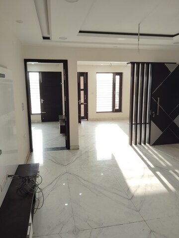 Room in 3 BHK Builder Floor at Sector 9 – for Sale