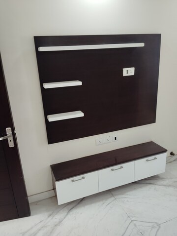 Furnished Amenities in 3 BHK Builder Floor at Sector 9 – for Sale