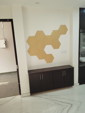 Room in 3 BHK Builder Floor at Sector 9 – for Sale