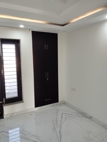 Room in 3 BHK Builder Floor at Sector 9 – for Sale