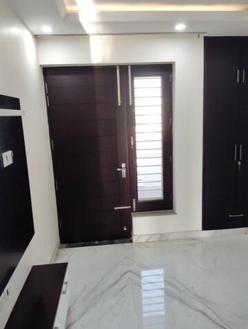 Building Lobby in 3 BHK Builder Floor at Sector 9 – for Sale