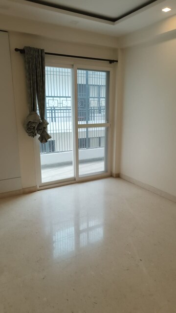 Room in 3 BHK Apartment at DLF The Ultima, Sector 81 – for Sale