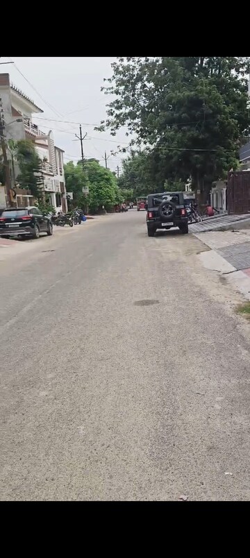 Parking in 6+ BHK Independent House at Gomti Nagar – for Sale