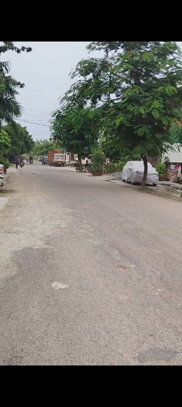 Parking in 6+ BHK Independent House at Gomti Nagar – for Sale