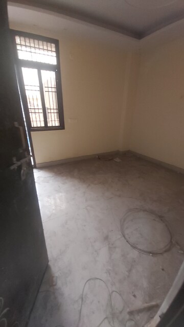 Furnished Amenities in 2.5 BHK Builder Floor at Samaspur Village – for Sale