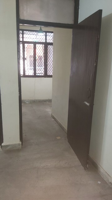 Furnished Amenities in 2.5 BHK Builder Floor at Patparganj – for Sale