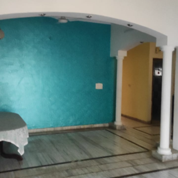 Room in 4 BHK Independent House at JakhaN-Rajpur Road – for Sale