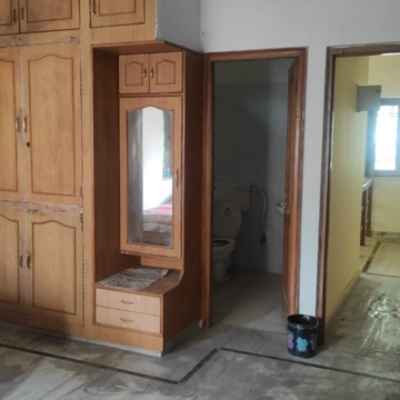 Room in 4 BHK Independent House at JakhaN-Rajpur Road – for Sale