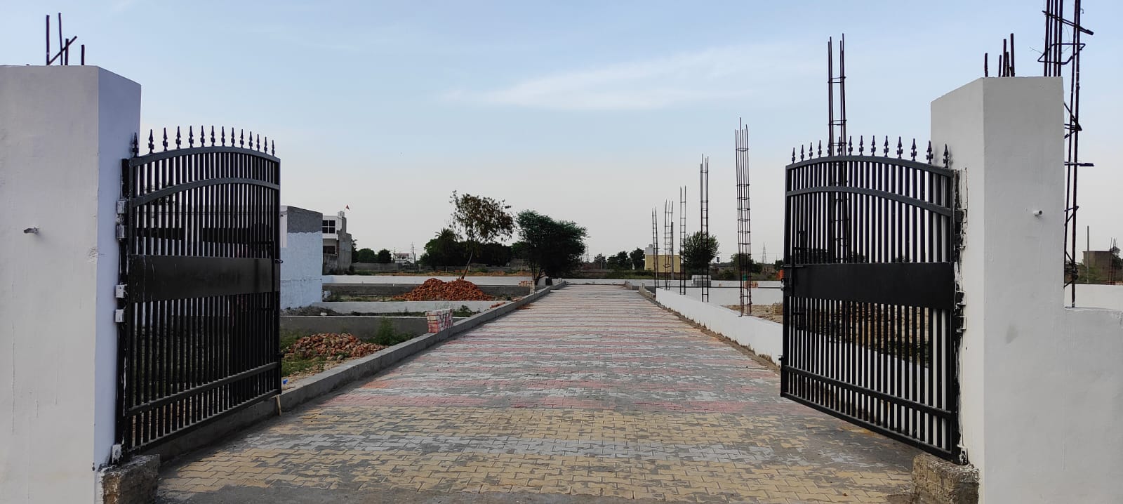 Plot For Resale in Yamuna Expressway Greater Noida  7465420