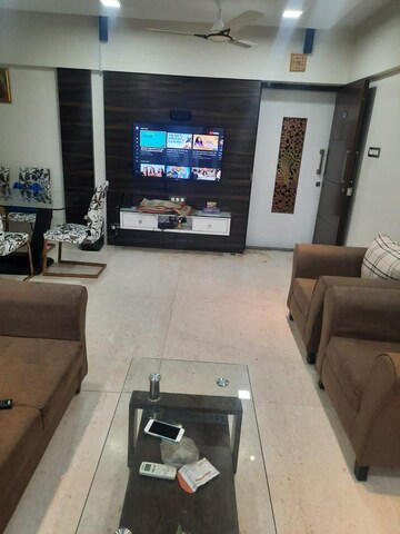 Master Bedroom in 3 BHK Apartment at Raheja Sherwood, Goregaon East – for Sale