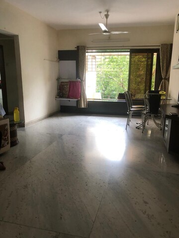 Room in 3 BHK Apartment at Raheja Sherwood, Goregaon East – for Sale