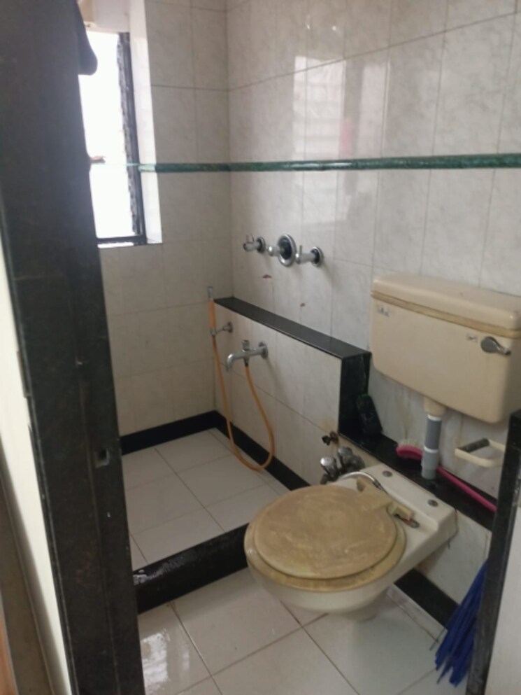 Bathroom, hari-mangal-uday 1 Bedroom 400 Sq.Ft. Apartment In Matunga Mumbai 7465611