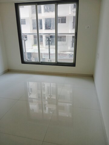 Room in 2 BHK Apartment at West View Apartment, Goregaon West – for Sale