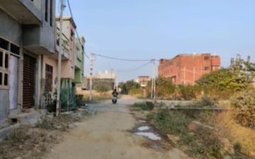 Plot For Sale in Kasna Industrial Area, Kasna