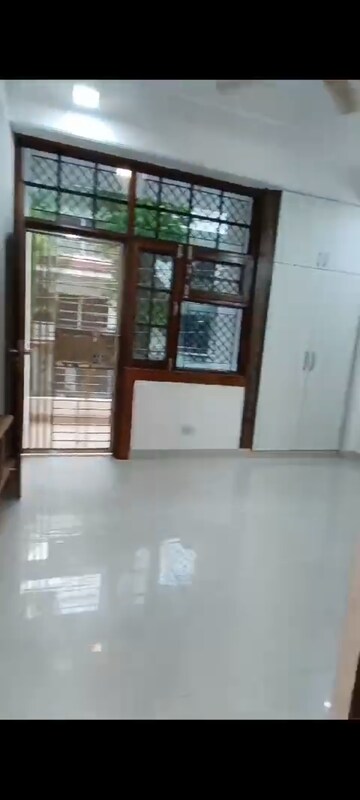 Room in 3 BHK Builder Floor at Pratap Vihar – for Sale