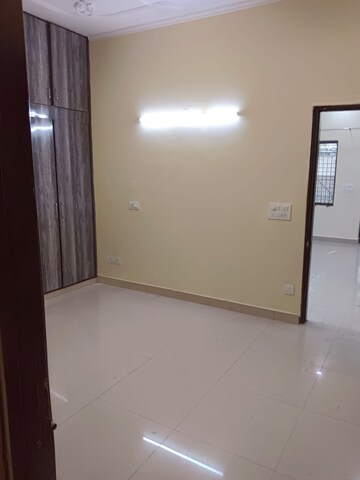 Room in 1 BHK Builder Floor at Lajpat Nagar – for Rent