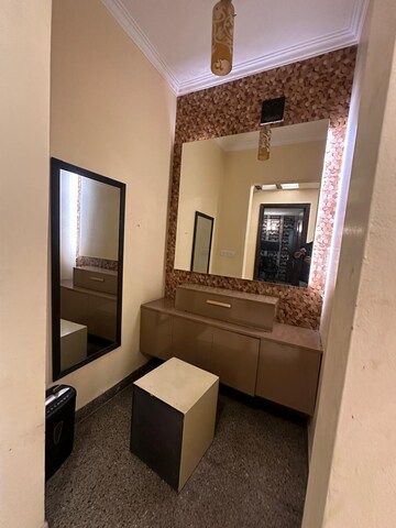Room in 4 BHK Builder Floor at Saket – for Sale
