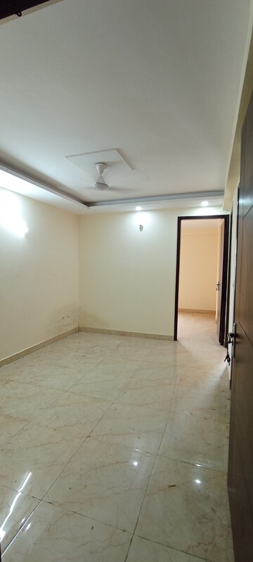 Furnished Amenities in 2 BHK Builder Floor at Sector 37 – for Sale