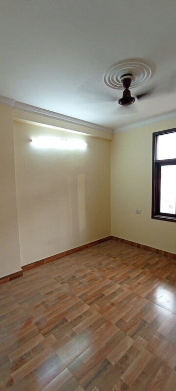 Room in 2 BHK Builder Floor at Sector 37 – for Sale